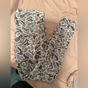Local girl outfitters leggings camo XL